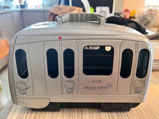 MTR 地鐵　香港　地下鉄　hello kitty 列車 MTR 地鐵 香港 地下鉄 hello kitty 列車 🍂 MTR Hello Kitty Red