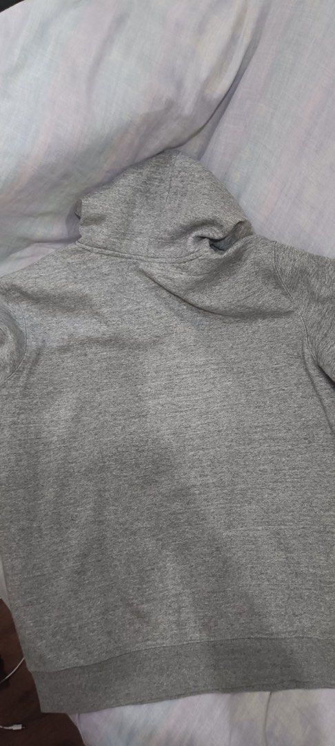 H&M Hoodie 300+shipping (Category: Coats, Jackets and Outerwear) located in Caloocan City. Submitted by roukuuu (Listing ID 1382551392, Image 3). Description: .