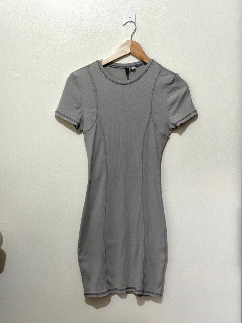 H&M Ribbed Bodycon Dress (Category: Dresses) located in Makati City. Submitted by allaissx (Listing ID 1382645781, Image 1). Description: Worn twice. Great condition. .