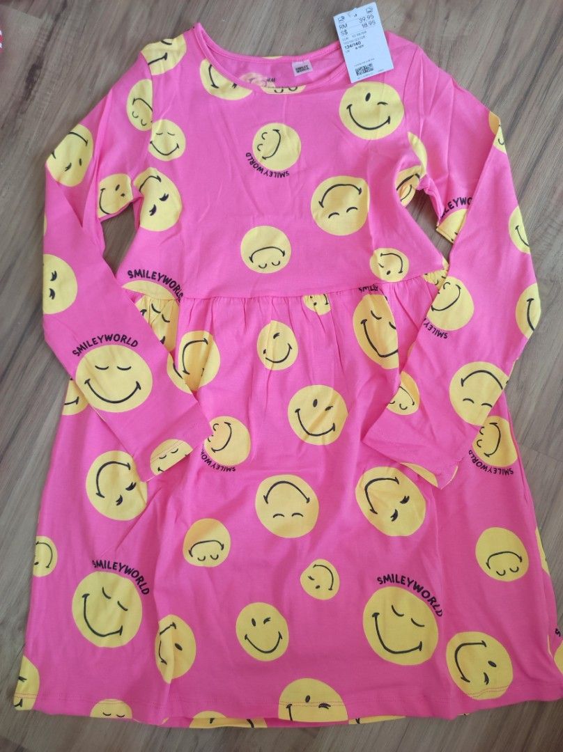 H&M smiley world dress 8-10y (Category: Babies & Kids Fashion) located in Kuala Lumpur. Submitted by reylia (Listing ID 1382504593, Image 1). Description: .