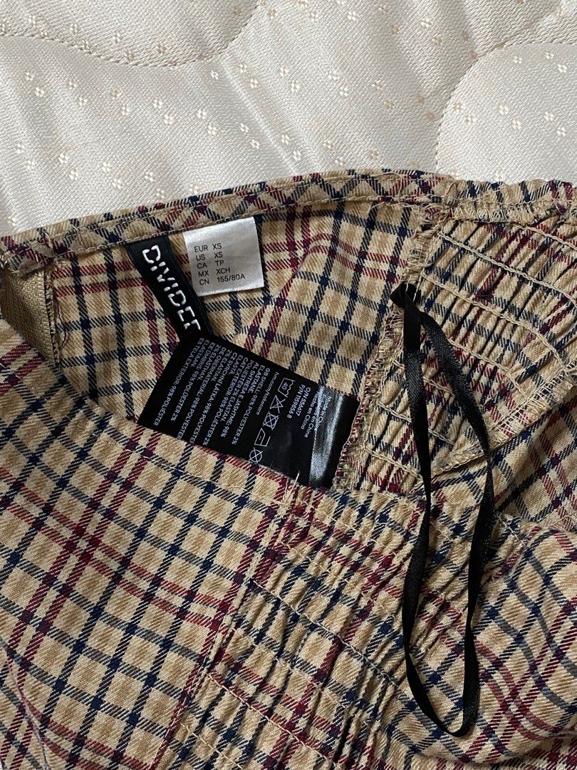 h&m tube top (Category: Sleeveless) located in General Trias. Submitted by maevanessa (Listing ID 1382496080, Image 3). Description: xs on tag nasira yung handle sa zipper🥲.