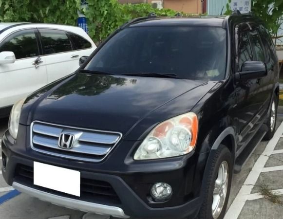 由 yanxiuman (刊登 ID 1382556078，圖片 1) 提交，位於 桃園市 (Taoyuan) 的 Honda CR-V 2005款 黑色 全廠認證車 車商勿擾 (類別：汽車出售)，說明：🎶顏色：黑色 🎶排氣量：2.0L 🎶出廠：2005 🎶行駛里程：20萬公里 安全氣囊 ABS防鎖死 👍最有公信力的認證 👍車況與認證表不符 , 退車並全額退費 👍車況及里程公開化 👍檢定報告 🧸因車價划算、車況認證，詢問人數多，請提前預約看車 🎀我也可為您尋車!告訴我您的需求與預算，讓我為您圓夢 ✅可分期 ✅可貸款✅車換車 🎀貸款配合/協助分期 ⚠️車商販售 非自售 請車行勿擾⚠️ 🉑全台北中南皆有服務據點 歡迎私訊預約賞車 🎊請提前私訊預約賞車 🎊請提前私訊預約賞車 🎊請提前私訊預約賞車 全廠認證車 車商勿擾 滿小姐:0️⃣9️⃣0️⃣5️⃣3️⃣6️⃣1️⃣0️⃣5️⃣5️⃣ (歡迎私訊)。