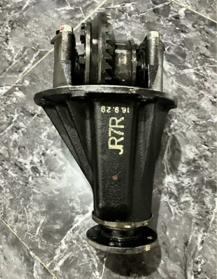 Jimny JB43 front and rear differential set (Category: Body Parts and Accessories) located in Los Banos. Submitted by chinchin_closet (Listing ID 1382587241, Image 3). Description: .