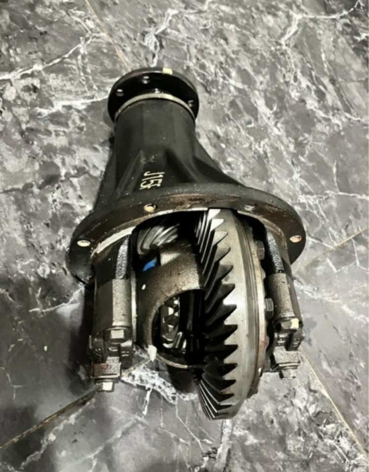 Jimny JB43 front and rear differential set (Category: Body Parts and Accessories) located in Los Banos. Submitted by chinchin_closet (Listing ID 1382587241, Image 2). Description: .