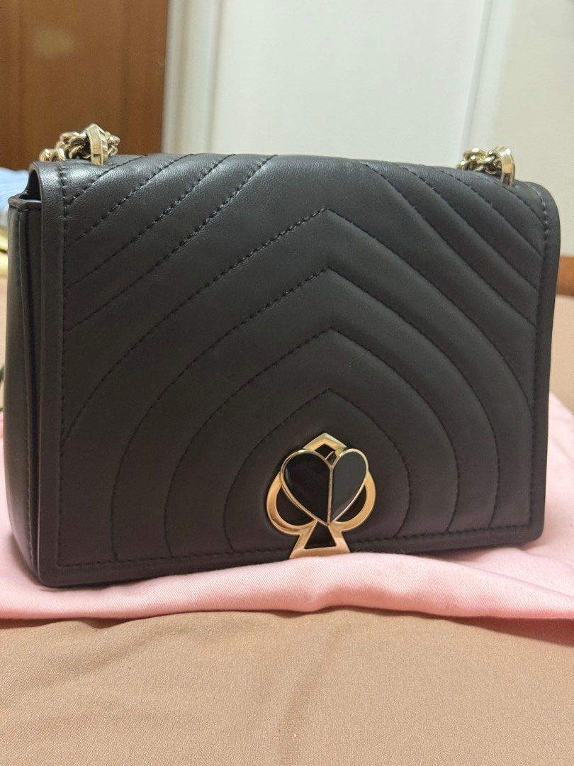 Kate spade twist lock chain bag (Category: Luxury Bags & Wallets) located in Quezon City. Submitted by beabeys (Listing ID 1382664942, Image 1). Description: .