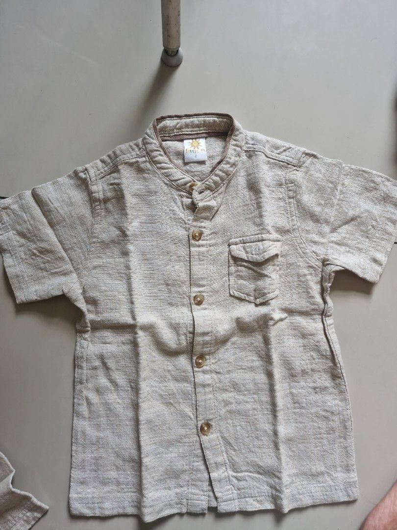 Kemeja Anak (Kategori: 1 hingga 3 tahun) berada di Bekasi. Dikirim oleh windarista (ID iklan 1382571602, Gambar 1). Deskripsi: baju lebaran dipakai 2x doang pas shalat ied dan shalat idul adha . ada size 2th dan 3th 50.000/baju.