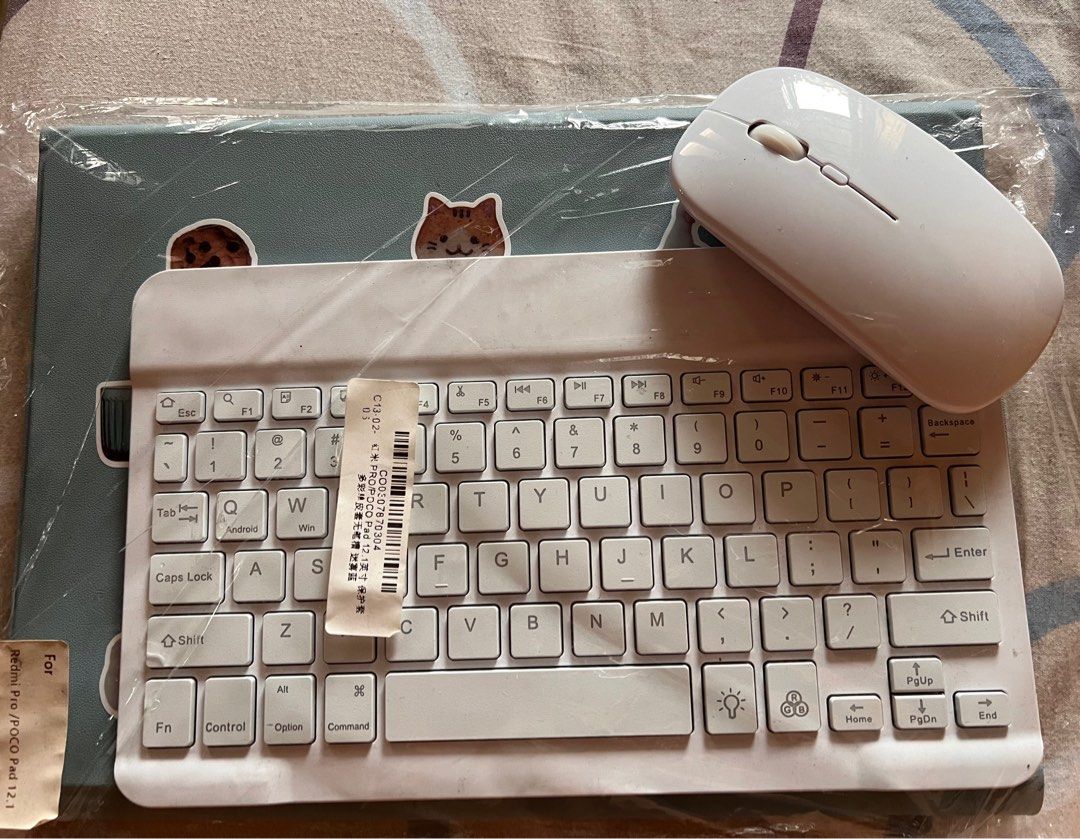 Keyboard case for Redmi pad pro 12.1 (Category: Cases & Covers) located in Manila. Submitted by beatep (Listing ID 1382517458, Image 1). Description: Used only once Comes with keyboard and mouse Color: blue Rfs: double na order Sf: shouldered by the buyer Mop: gcash and bank dep .