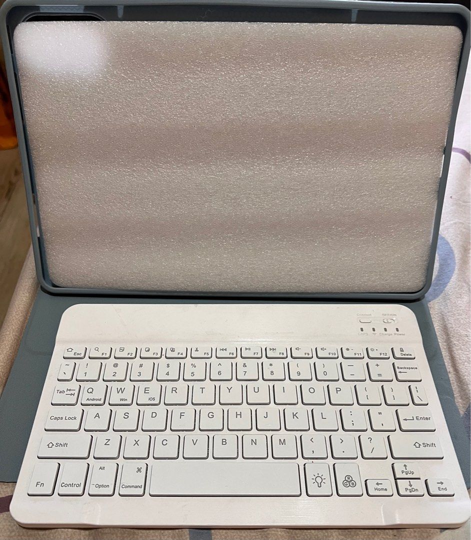 Keyboard case for Redmi pad pro 12.1 (Category: Cases & Covers) located in Manila. Submitted by beatep (Listing ID 1382517458, Image 2). Description: Used only once Comes with keyboard and mouse Color: blue Rfs: double na order Sf: shouldered by the buyer Mop: gcash and bank dep .