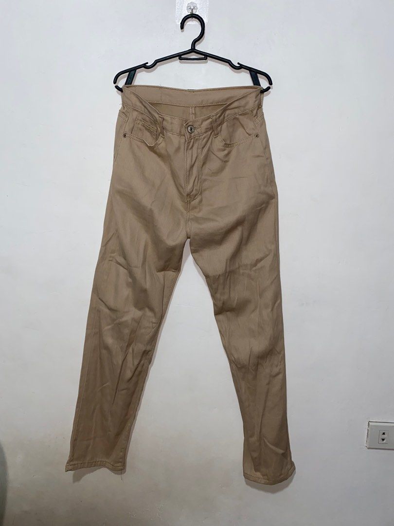 Khaki High Waist Pants (Category: Other Bottoms) located in Manila. Submitted by declutterwithbei (Listing ID 1382551562, Image 2). Description: ✨ Never used ✨ Size 27 (W: 68; Hips: 84; Length: 97) ✨ Suggested height: 158-160 cm ✨ Suggested weight: 48-50kg ✨ RFS: too big; decluttering .