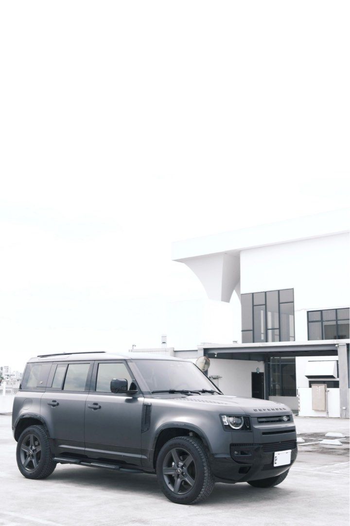 由 oaklee (刊登 ID 1382605604，圖片 3) 提交，位於 彰化縣 (Changhua) 的 Land Rover Defender D250 總代理2023 (類別：汽車出售)，說明：【物件】：Land Rover defender D250 柴油 【顏色】：喀爾巴阡灰 【年份】：2023/02 出廠 【地區】：彰化 員林市看車 【起標/直購金額】：0萬 新台幣 【連絡方式】：留言or私訊 【里程】：5.3萬 公里（一手車全原廠保養） 選配： 1AU（53900元） 電子氣壓懸吊套件（102000元） 5輻 式緞光深灰色輪圈（32900元） 全景式電動玻璃天窗（100200元） 核桃木扶手（16100元） 檀木黑 Morzine 車內頂篷（18100元） ————-— 這台 2023 Defender D250 se柴油 ，對一般人來說，是台休旅車；但對有家庭的爸爸來說，是生活最大的確幸，改組來說，更是一塊好料—內斂、耐操、好搭配，對想瘦身的你來說，洗車時更是最佳的瘦