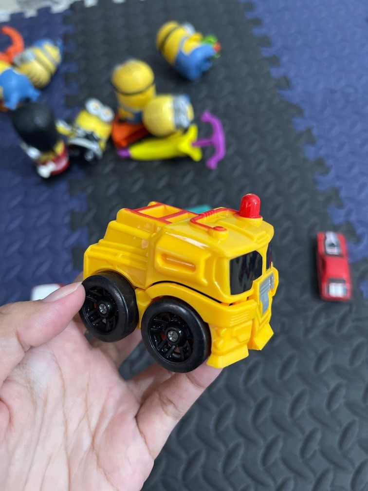M004 Mobil Robot Kuning (Kategori: Mainan & Baby Walker) berada di Sidoarjo. Dikirim oleh macrapz_collection (ID iklan 1382538840, Gambar 2). Deskripsi: Harga nett Warn kuning Bisa untuk mobil Bisa jadi robot.