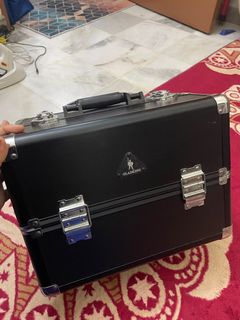 (Category: ) located in . Submitted by myclosetspreloved (Listing ID 1382337034, Image 1). Description: .