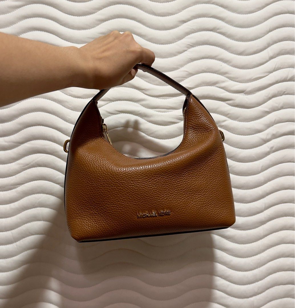 Michael Kors Ember Petite Pebble Brown Bag (Category: Luxury Bags & Wallets) located in Quezon City. Submitted by crissy_08 (Listing ID 1382515235, Image 1). Description: ❤️Perfect for Gala and Events ❤️Fashionable and Very Cutesy!! ❤️Functional with a style ❤️Love this bag but I have to let it go and give it to its 2nd Home ❤️Hand, Shoulder and Crossbody Bag ❤️Authentic 2-Way MK Bag ❤️Used with care, no scratches ❤️Condition: 10/10 ❤️Slightly Ne