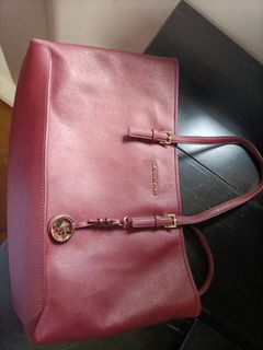 (Category: ) located in . Submitted by redmartshoppe (Listing ID 1382546204, Image 1). Description: .