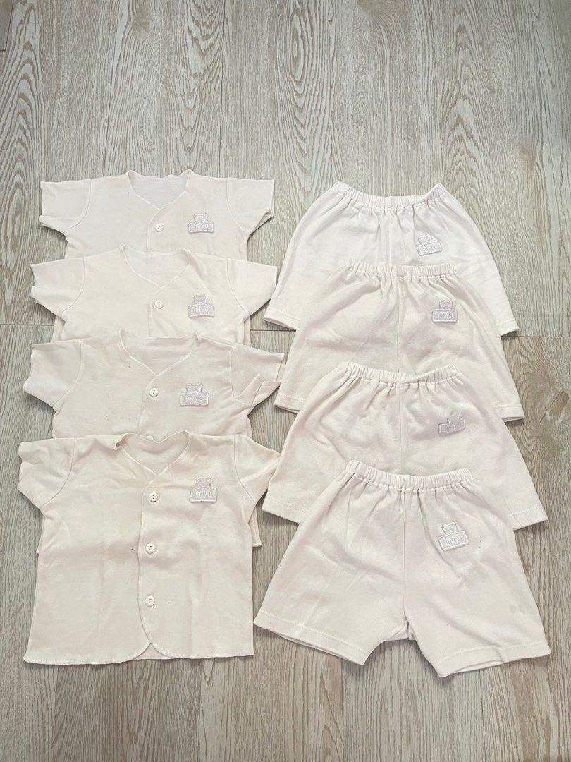 new born 4 set merk miyo (Kategori: Baju Bayi) berada di Jakarta Pusat. Dikirim oleh asriwahida67805 (ID iklan 1382626983, Gambar 1). Deskripsi: untuk 4 set.