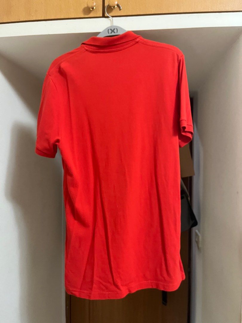 由 Linhu2sold (刊登 ID 1382615410，圖片 3) 提交，位於 台北市 (Taipei) 的 Nike 男生 紅色polo衫 xL (類別：T恤、Polo衫)，說明：。