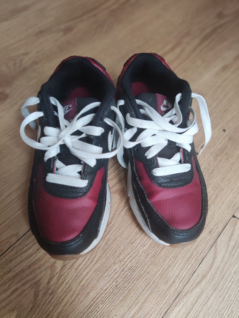 Nike Airmax (Kategori: Orang Tua, Bayi & Anak - Lainnya) berada di Tangerang. Dikirim oleh madonaaprilita (ID iklan 1382534477, Gambar 3). Deskripsi: ukuran 31, dijual karena udah kesempitan di kaki anak..