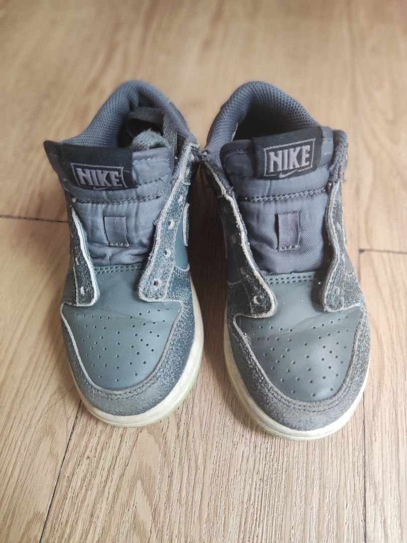 Nike dunk low retro kids original (Kategori: Orang Tua, Bayi & Anak - Lainnya) berada di Tangerang. Dikirim oleh madonaaprilita (ID iklan 1382535716, Gambar 2). Deskripsi: modelan Nike ini agak jarang ada... dijual krn anak uda gak muat ukuran 29,5 no refund.