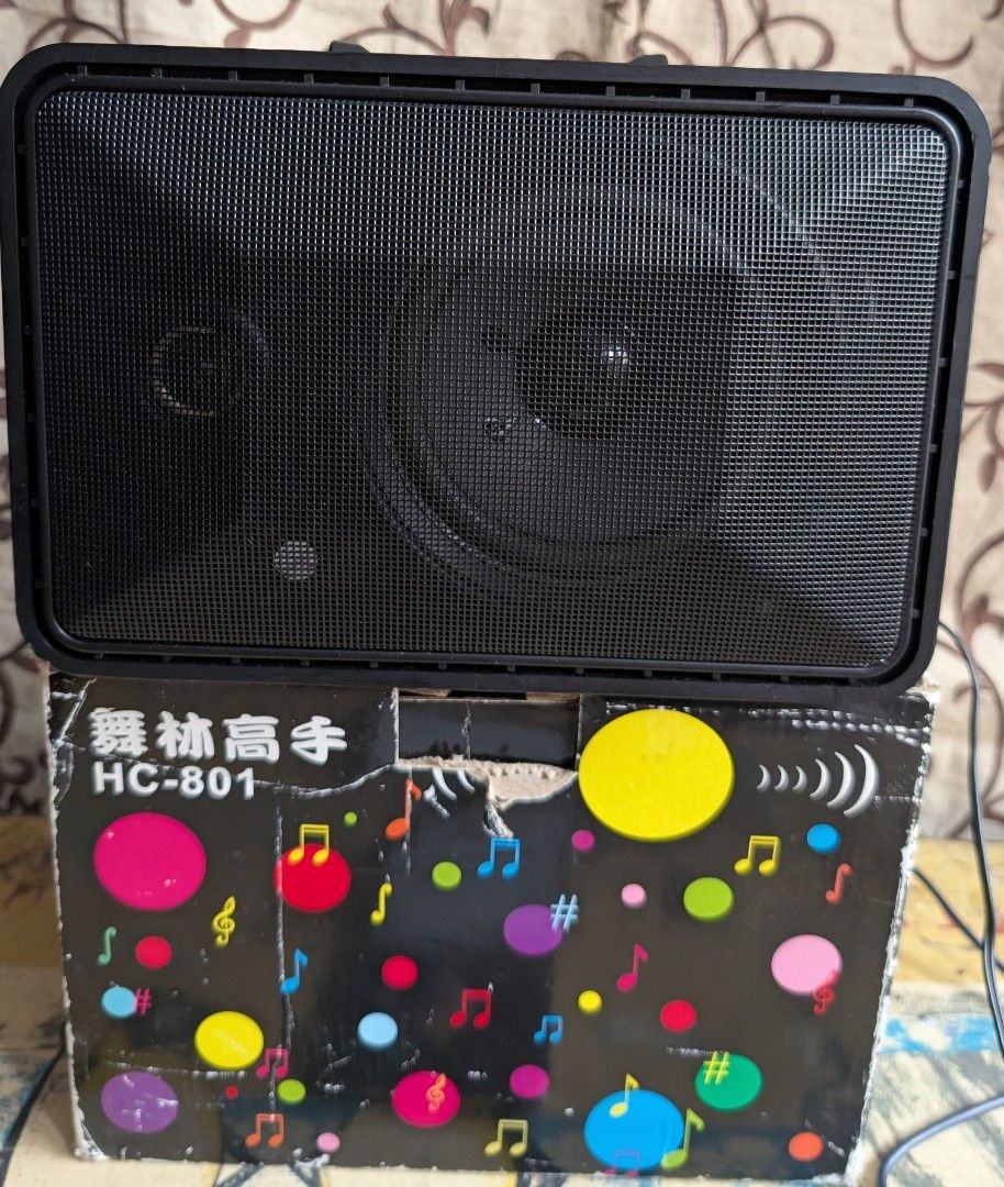 由 qzy8653 (刊登 ID 1382653091，圖片 1) 提交，位於 高雄市 (Kaohsiung) 的 NO:2628#舞林高手 COA HC-801 (類別：可攜式音響設備)，說明：朋友整理出來，沒有用到的閒置物品，九成新，低價出售，商品皆為實體拍照，品相/內容物如實圖所示 PS:因為放置太久，鋰電池充不了電，故要插電使用 https://youtu.be/RbpRt6OWNUE?si=GKE-fd4yYOO0_wd4。