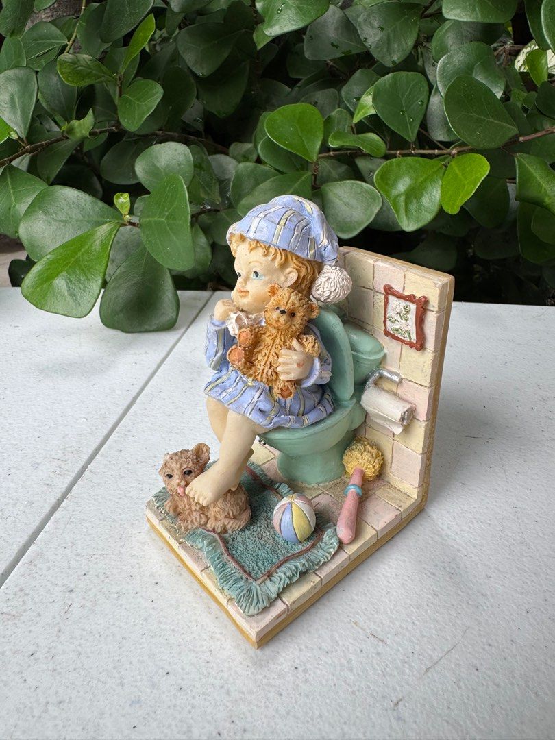 One piece book end (Category: Figurines & Statues) located in Davao. Submitted by parteawares2 (Listing ID 1382571372, Image 3). Description: One piece bookend or corner figurine perfect for your toilet.
