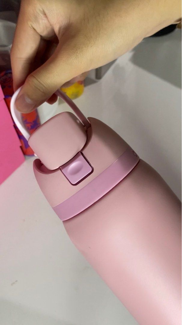 (Onhand) OWALA FreeSip 32 oz Rose Quartz (Category: Water Bottles & Tumblers) located in Taguig. Submitted by aless_declutters (Listing ID 1382674930, Image 2). Description: Has a small dent, bought it for ₱3,500 Never used, I just removed the sticker (I have an unboxing vid for proof).