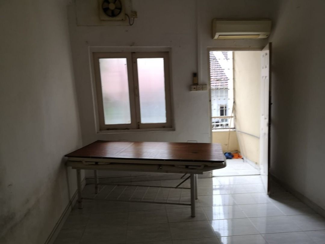 Owen Road | No Extension! 3 Bedroom Corner Walk-up With Balcony! Priced To Sell!63227756768898111