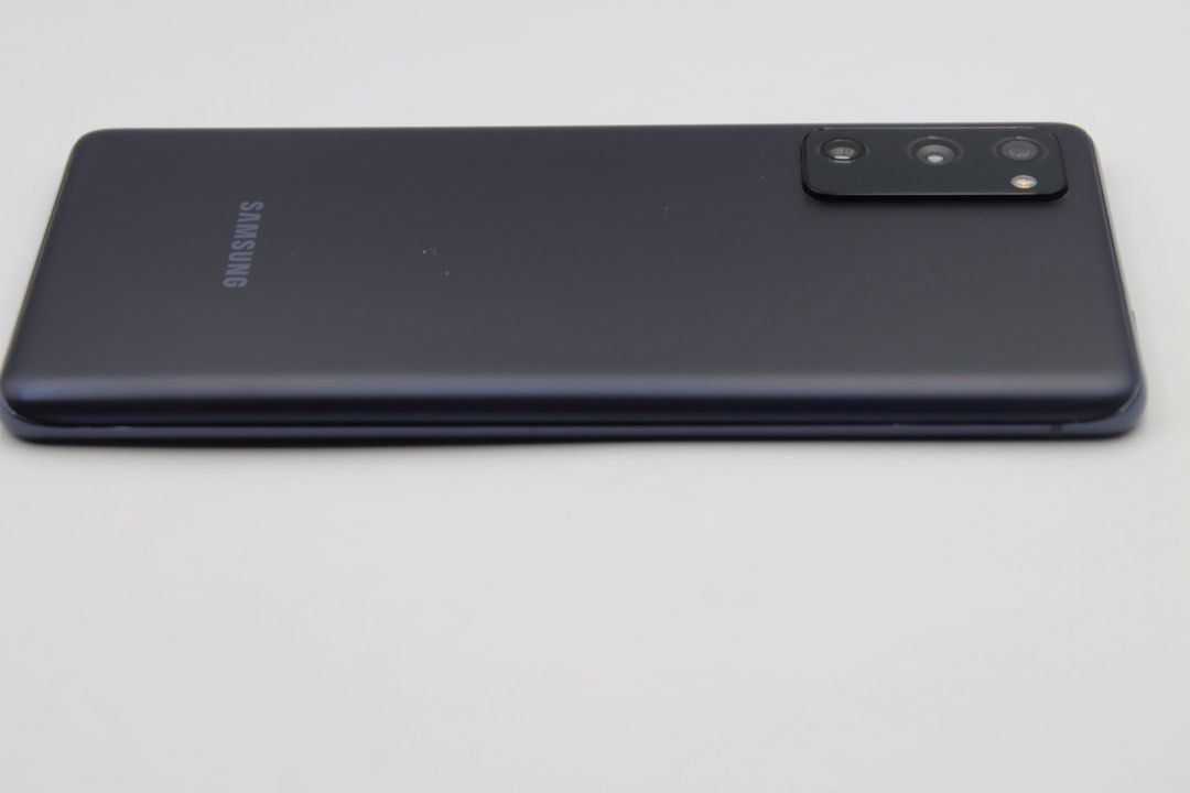 由 albertused (刊登 ID 1382587505，圖片 2) 提交，位於 台中市 (Taichung) 的 Samsung S20fe 5G 256G 一機一況 (類別：Samsung 三星)，說明：出清價 S20fe 256G 螢幕顯示正常 指紋辨識故障 其餘功能正常 外觀沒有漂亮🤩。