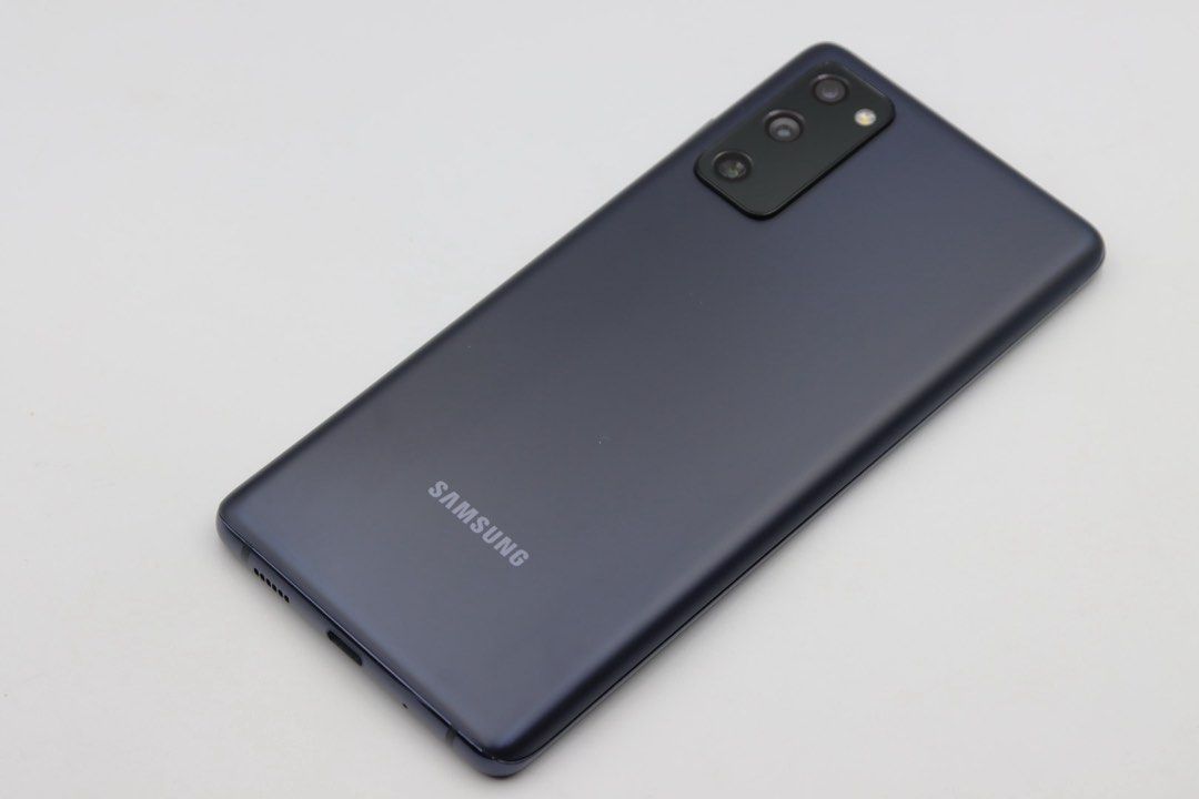 由 albertused (刊登 ID 1382587505，圖片 1) 提交，位於 台中市 (Taichung) 的 Samsung S20fe 5G 256G 一機一況 (類別：Samsung 三星)，說明：出清價 S20fe 256G 螢幕顯示正常 指紋辨識故障 其餘功能正常 外觀沒有漂亮🤩。