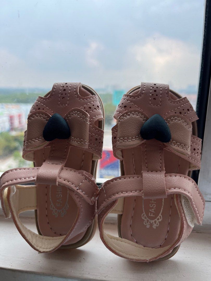 Sandal baby girl 12cm (Category: Babies & Kids Fashion) located in Kuala Lumpur. Submitted by _iyaa (Listing ID 1382537464, Image 1). Description: Price exclude postage Good condition Size suitable for 12cm foot.