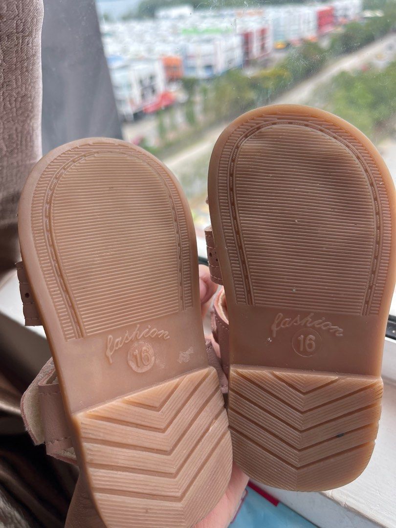 Sandal baby girl 12cm (Category: Babies & Kids Fashion) located in Kuala Lumpur. Submitted by _iyaa (Listing ID 1382537464, Image 3). Description: Price exclude postage Good condition Size suitable for 12cm foot.