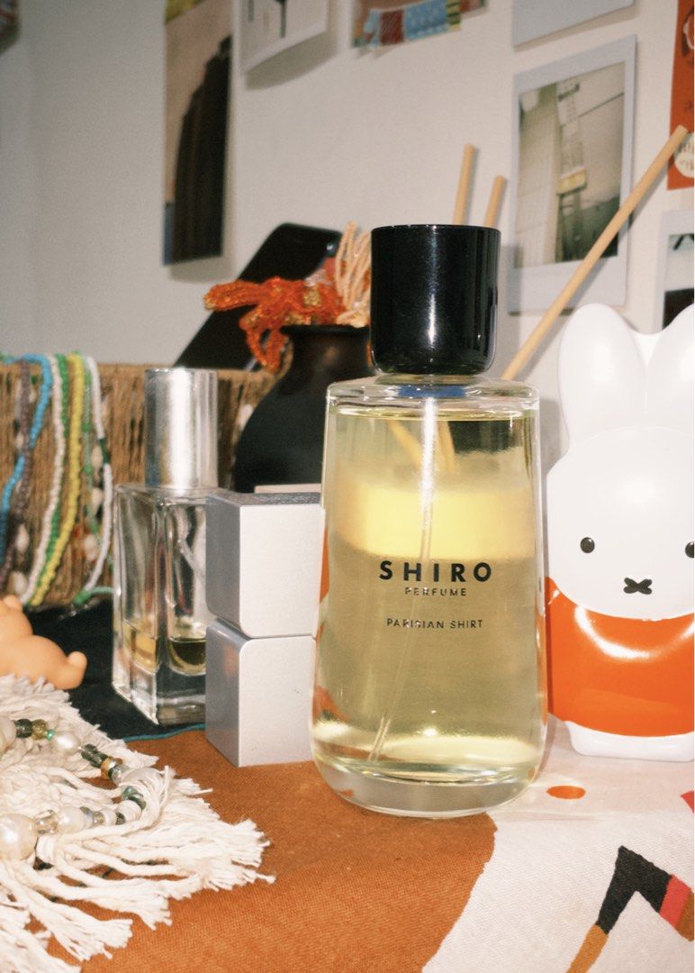 由 zzzjjj_ (刊登 ID 1382615893，圖片 1) 提交，位於 台南市 (Tainan) 的 SHIRO巴黎襯衫100ml (類別：香水、體香劑)，說明：１.商品名稱：SHIRO巴黎襯衫100ml SPICES AND TEASE EDP ２.販售價格：3100元，台南市區可面交！ ３.使用狀況：只按過兩次（如圖2） ４.香調參考：（如圖3） 前調 : 甜橙、檸檬、海洋香調、鼠尾草 中調 : 辣薄荷、小豆蔻、海洋 後調 : 麝香、苔蘚香調、零陵香豆、琥珀 ５.商品來源：2025年6月日本東京的SHIRO專櫃 ６.其他附註： 。台灣官網定價4,250元。 。因為是請別人代購，味道和自己期待的有落差：（ 。無盒，原本就只有紙包裝～。