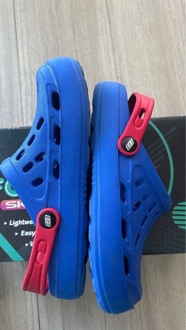 Skechers sandal for boy 10-12 years old (Category: Babies & Kids Fashion) located in Ayer Itam. Submitted by dd521 (Listing ID 1382501473, Image 3). Description: This is Skechers shoes for foot size with length 23.5cm. Loose fit. US size 5, Euro: 37. Condition as shown in the photo. Bought 99. * adult with foot length 24cm also can wear it. A bit loose fit type, so not suitable for kid with skinny feet. .