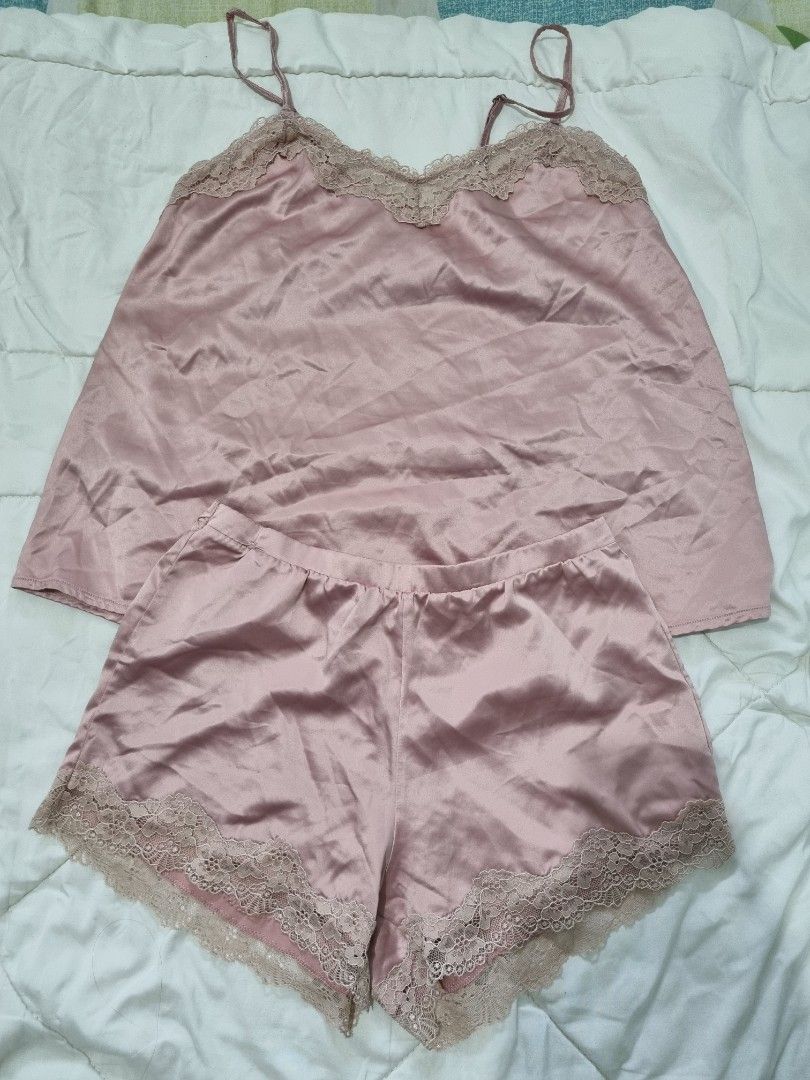 Sleepwear Set for Women (Category: Undergarments & Loungewear) located in Quezon City. Submitted by TaraSelling (Listing ID 1382556632, Image 1). Description: Fits medium Gigi Amore brand from SM Dept Store.