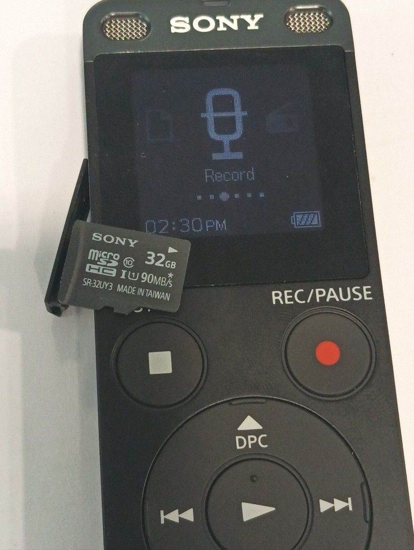 Sony Digital Voice Recorder with Case63147663300225112