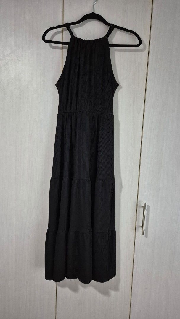 Trendyol Black Halter Dress - Size Medium (Category: Dresses) located in Taguig. Submitted by onein.oneout_declutter (Listing ID 1382532172, Image 1). Description: .