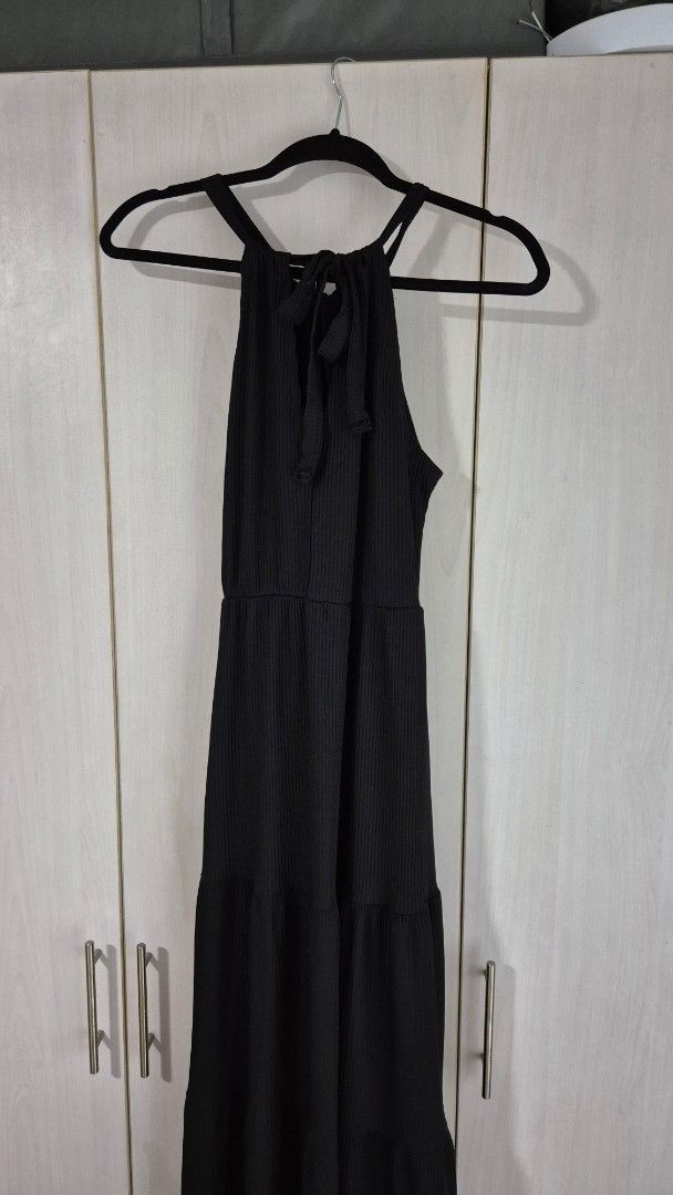 Trendyol Black Halter Dress - Size Medium (Category: Dresses) located in Taguig. Submitted by onein.oneout_declutter (Listing ID 1382532172, Image 2). Description: .