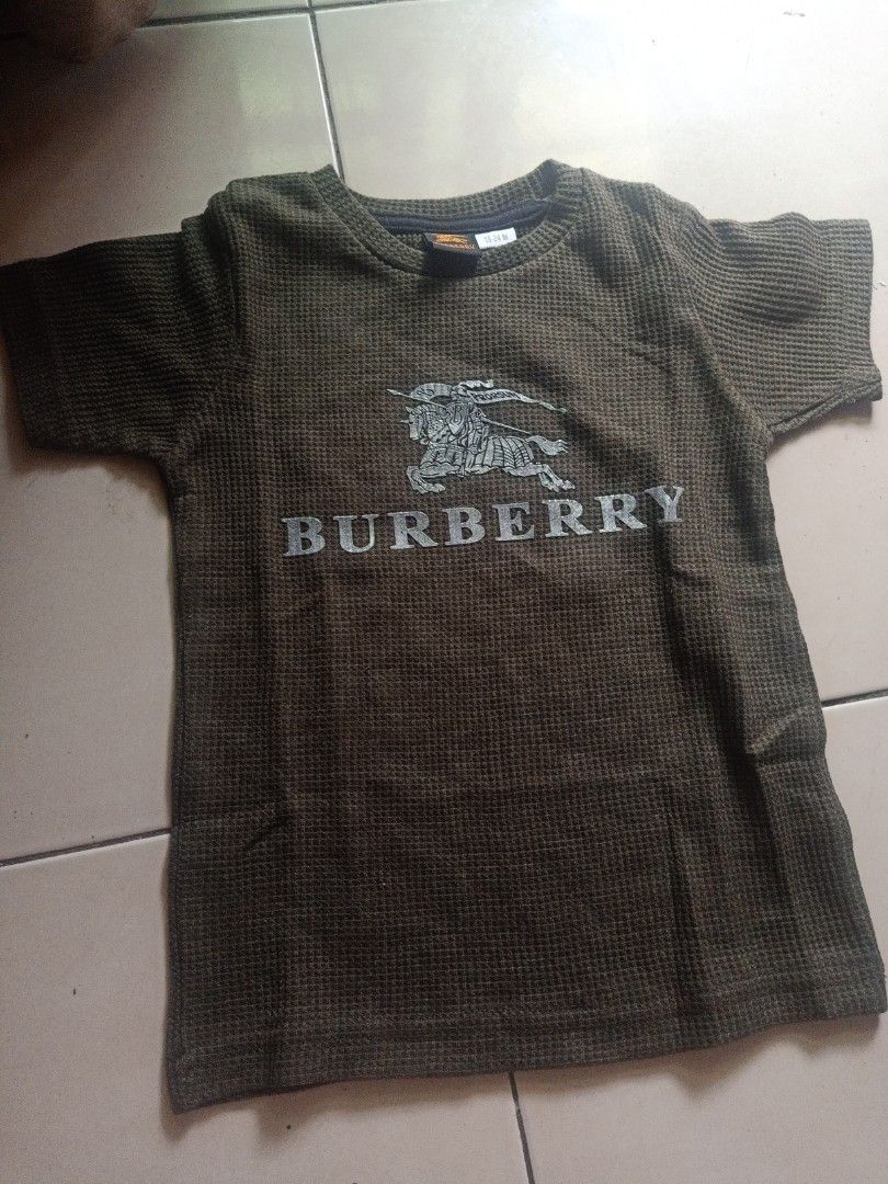Tshirts burberry hijau army (Category: Babies & Kids Fashion) located in Kuala Lumpur. Submitted by prelovedbyfaa11 (Listing ID 1382599097, Image 1). Description: tag 18-24m tapi cutting untuk 2-3tahun sama cutting dengan varsace.baju tk pernah pakai....