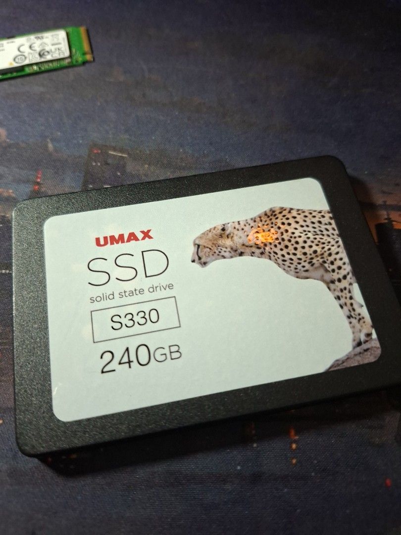 由 cacuts (刊登 ID 1382625107，圖片 1) 提交，位於 新北市 (New Taipei) 的 UMAX SSD 240GB 硬碟 (類別：桌上電腦或筆記型電腦)，說明：已進行檢測無壞軌 測試接使用外接盒，sata線更快。