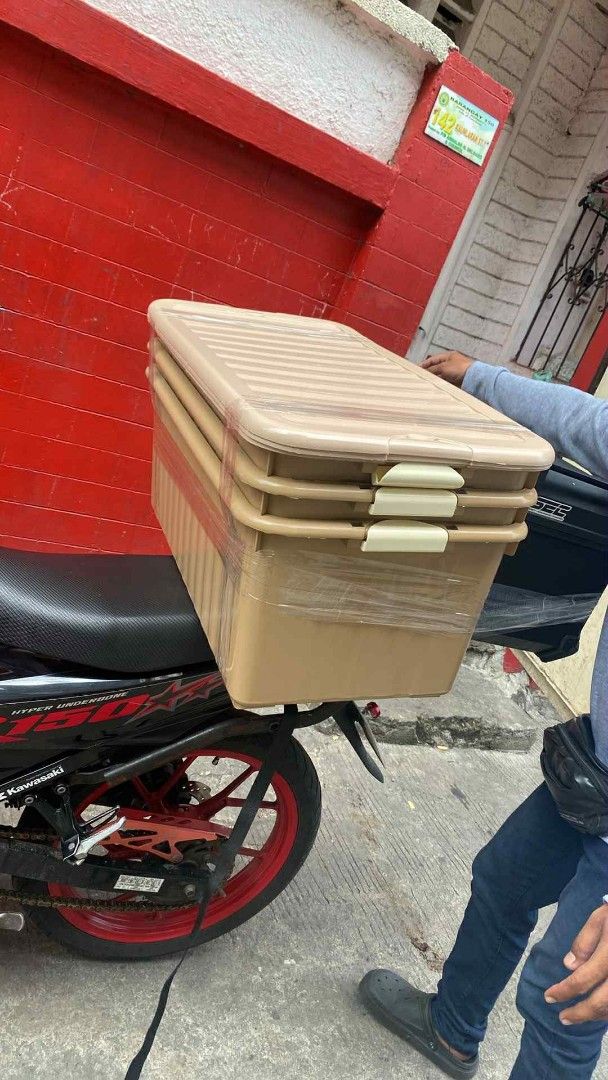 Underbed storage box 60Liters with wheels (Category: Storage Boxes & Baskets) located in Caloocan City. Submitted by janeil23452 (Listing ID 1382593487, Image 2). Description: 350 each makapal quality may gulong actual photo posted 60LITERS size- l-28.5 h-11.5 -w-16 inches lahat pick up/ lalamove delivery.
