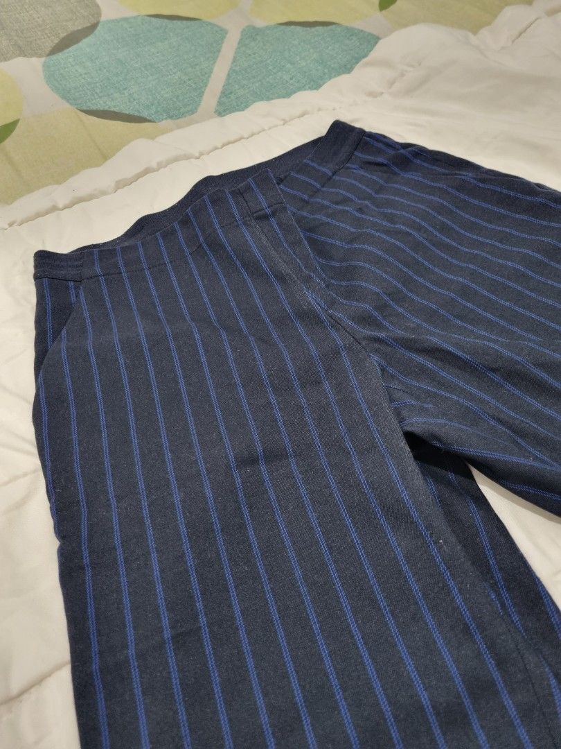 Uniqlo Blue Striped Ankle Pants (Category: Other Bottoms) located in Quezon City. Submitted by TaraSelling (Listing ID 1382560190, Image 2). Description: Medium on tag.