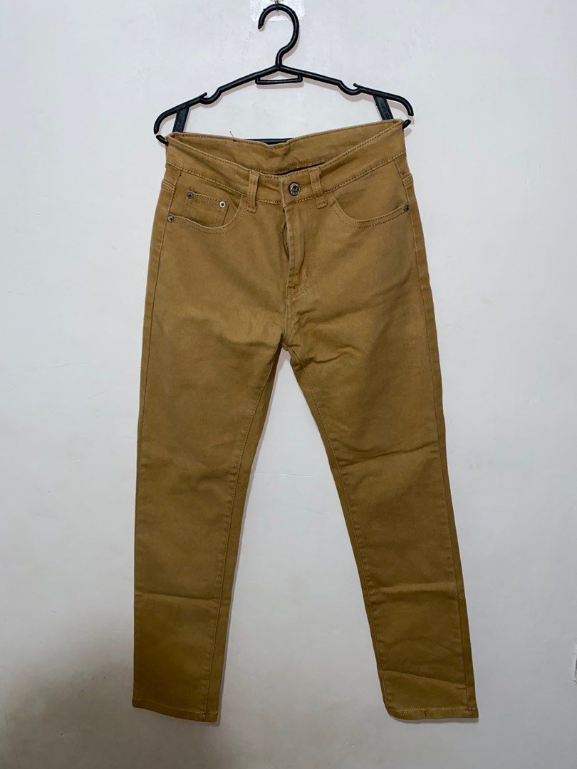 UNISEX Brown Pants/Jeans (Category: Other Bottoms) located in Manila. Submitted by declutterwithbei (Listing ID 1382552148, Image 1). Description: ✨ Unisex ✨ Never used ✨ Makapal tela ✨ Fits S-M ✨ RFS: don’t need; decluttering .