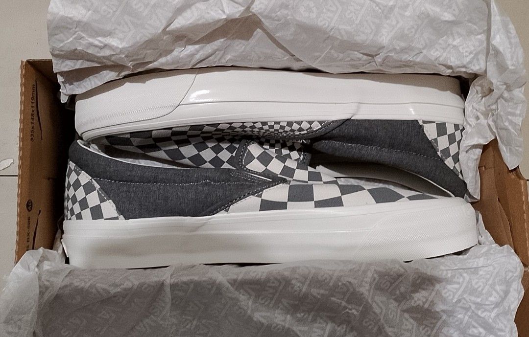 Vans MTE Slip On Reissue 98 (Category: Sneakers) located in Dasmarinas. Submitted by volt08 (Listing ID 1382679422, Image 2). Description: Vans MTE Slip On Reissue 98 (Radial Checkerboard Pewter) VN000CWAGX8 Size: 11 (US) Meet-up within Alabang/ Las Piñas/ Cavite area Buyer will shoulder shipping.