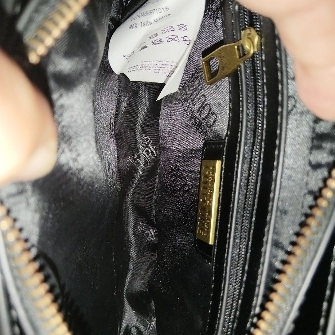 versace (Category: Luxury Bags & Wallets) located in Lemery. Submitted by venus23 (Listing ID 1382571132, Image 3). Description: .