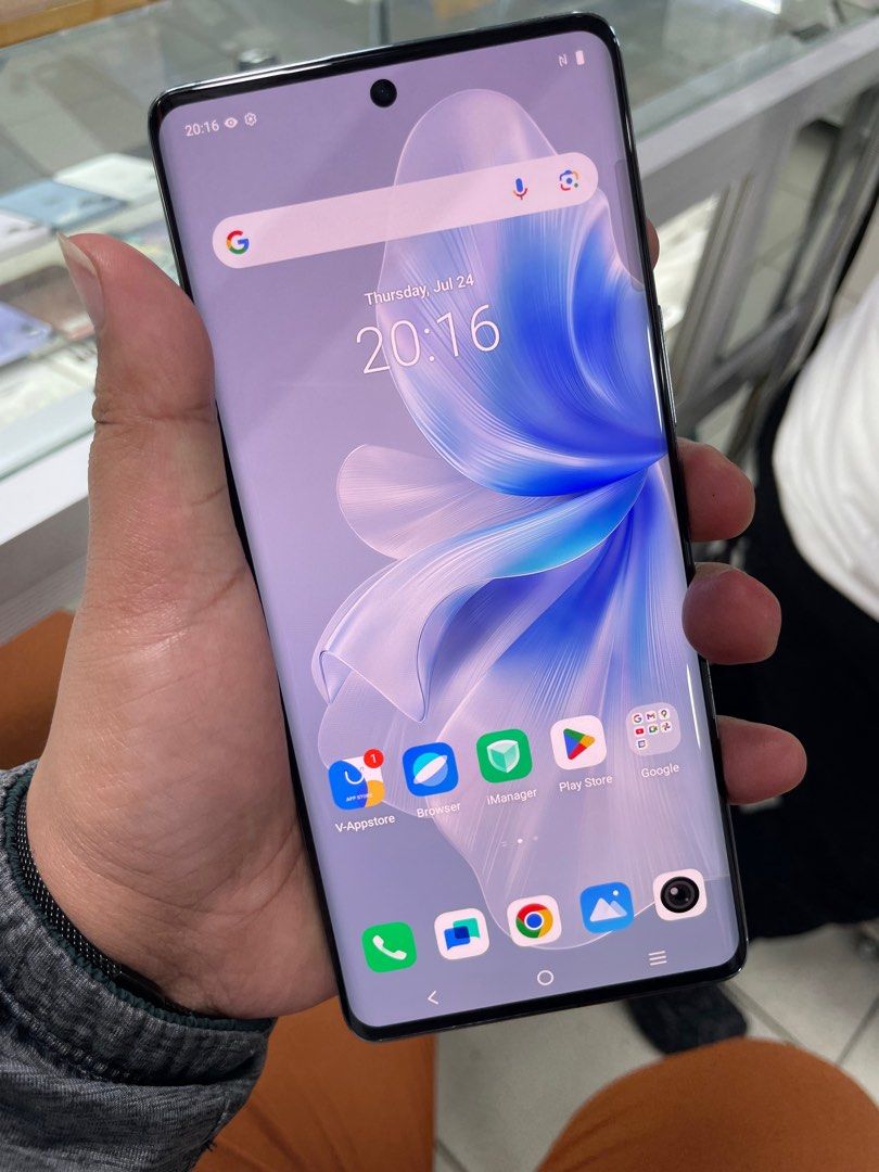 Vivo V30 5G (Category: Vivo) located in San Juan City. Submitted by wainefreygadgetshop (Listing ID 1382661352, Image 2). Description: Vivo V30 12+12/256gb ALL GOODS AT WORKING NO REPAIR HISTORY NO HIDDEN ISSUE GAMING NADIN makinis NA MAKINIS PEDE SA MAARTE !bawal sa nag iinarte. Test to sawa bago bayaran *May light amoled burn dina halata pag naka darkmode.di naman nakaka apekto sa smooth performance MAGBASA KA MUNA BAGO KA MAG REACT ! Buy at yo