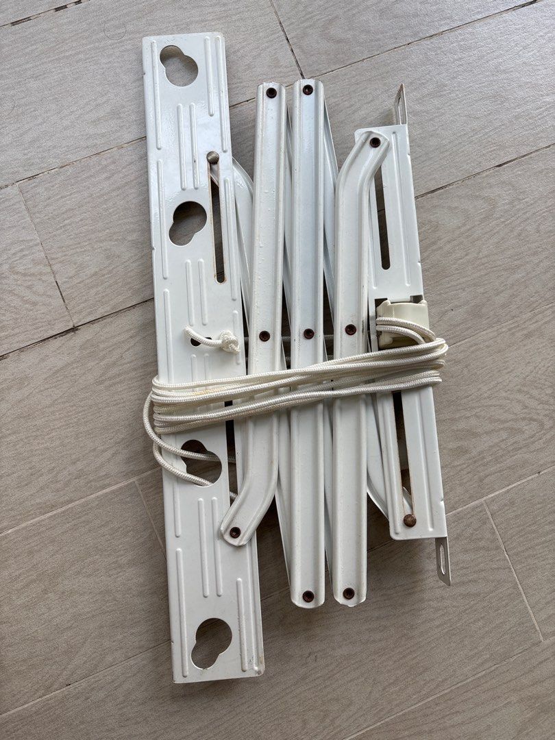 Wall-Mounted Adjustable Clothes Drying Rack