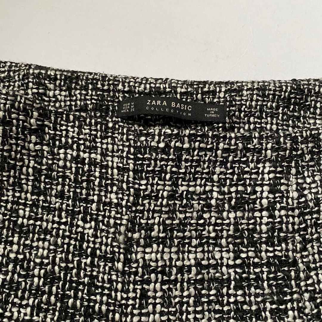 Zara black & white knit shorts (Category: Shorts) located in Malabon City. Submitted by a_closet (Listing ID 1382498870, Image 3). Description: Zara Knit shorts With zipper .