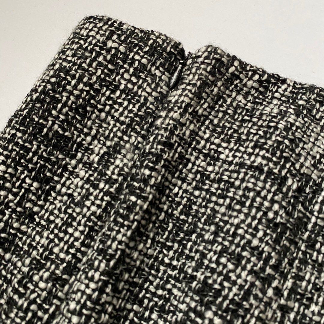 Zara black & white knit shorts (Category: Shorts) located in Malabon City. Submitted by a_closet (Listing ID 1382498870, Image 2). Description: Zara Knit shorts With zipper .