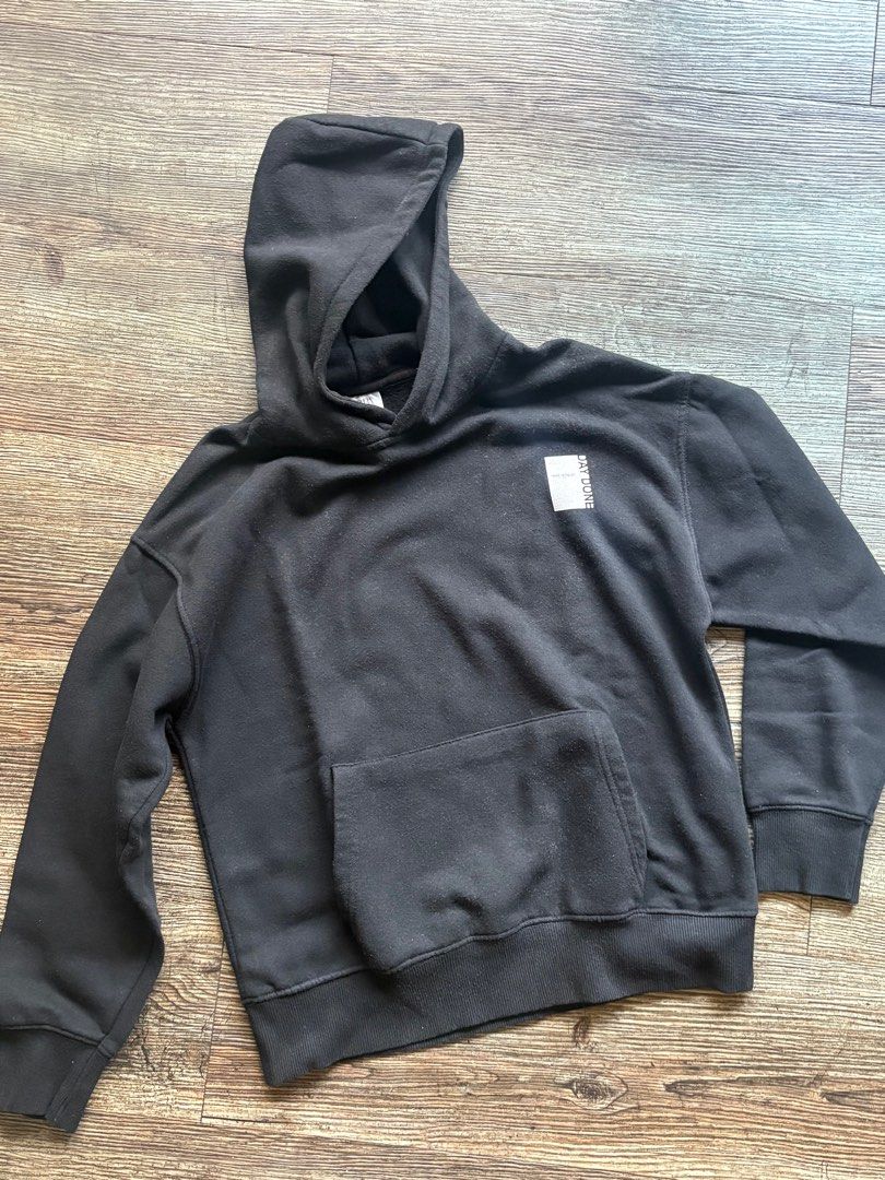 Zara hoodie for 10-12 yo (Category: Babies & Kids Fashion) located in Makati City. Submitted by lastpiece (Listing ID 1382554328, Image 1). Description: Zara store bought Cotton hoodie pullover Size 11-12 for 10-12 yo Color: black Used with care no tears no stains.
