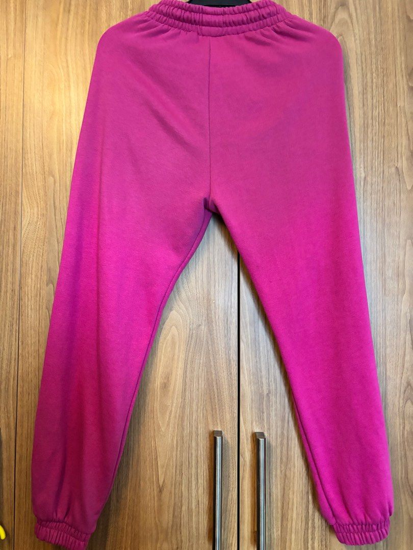 Zara sweatpants in hotpink (small) (Category: Other Bottoms) located in Quezon City. Submitted by mc3nidad (Listing ID 1382550493, Image 3). Description: .