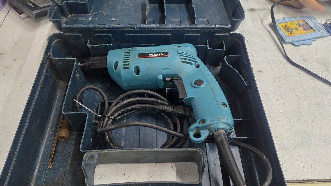 由 p1205210367489 (刊登 ID 1382843255，圖片 1) 提交，位於 嘉義市 (Chiayi City) 的 牧田電動起子機-型號6821 二手良品，有使用痕跡，不介意在買，售價2300元 機關退役商品 狀況：有年份，但少用，無維修過 (類別：居家改善及收納用品)，說明：牧田電動起子機-型號6821，有盒子，與原本盒子不一樣，但還是裝的下 二手良品，有使用痕跡，不介意在買，售價2300元 機關退役商品 狀況：有年份，但少用，無維修過 日本製 木工適用 ，適用110V 商檢：31439。